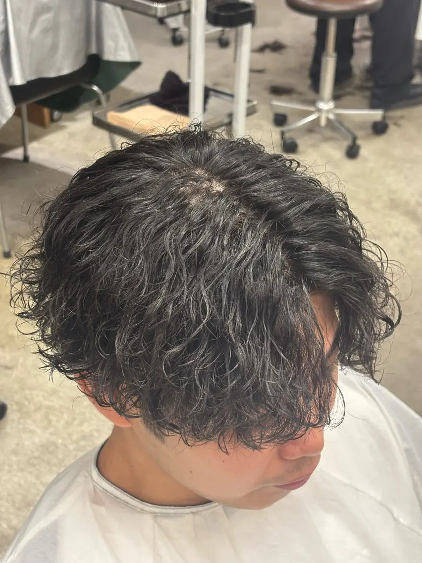🔥いつもと違う感じにしたい方必見🔥メンズカット+波巻きパーマ+トリートメントの写真