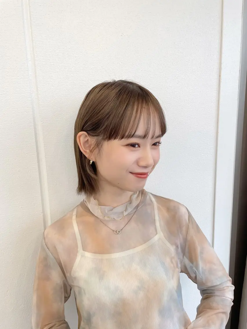 ミディアム ヘアカラー 顔まわりレイヤー 透明感カラー🩵🩵のヘアスタイル