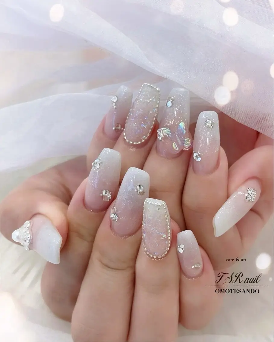 ネイル クリアネイル グラデーション ピンク ワンホンネイル ホワイト ハンドネイル ハンドケア 爪咲 りり花のネイルデザイン