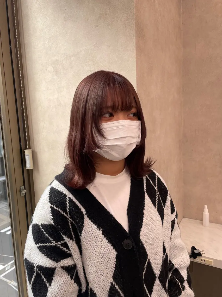 ミディアム カラー 顔周りカット レイヤーカット ウルフカット 抜け感レイヤー︴ ニュアンスカラーのヘアスタイル