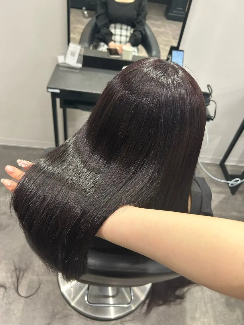セミロング パーマ パープルカラー 💎韓国/ レイヤー カット/ 暖色🫧のヘアスタイル