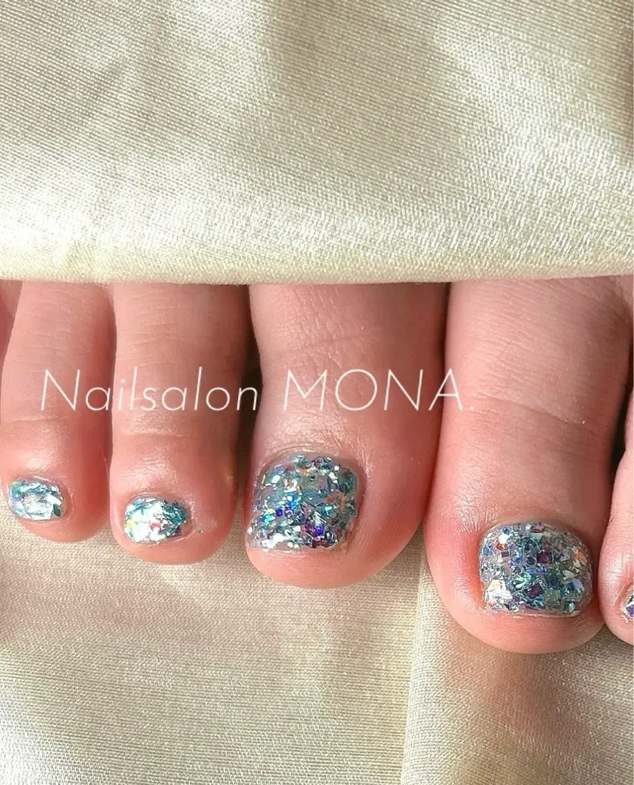 ネイル フットネイル ラメ(グリッター) フットネイル Nailsalon MONA.のネイルデザイン