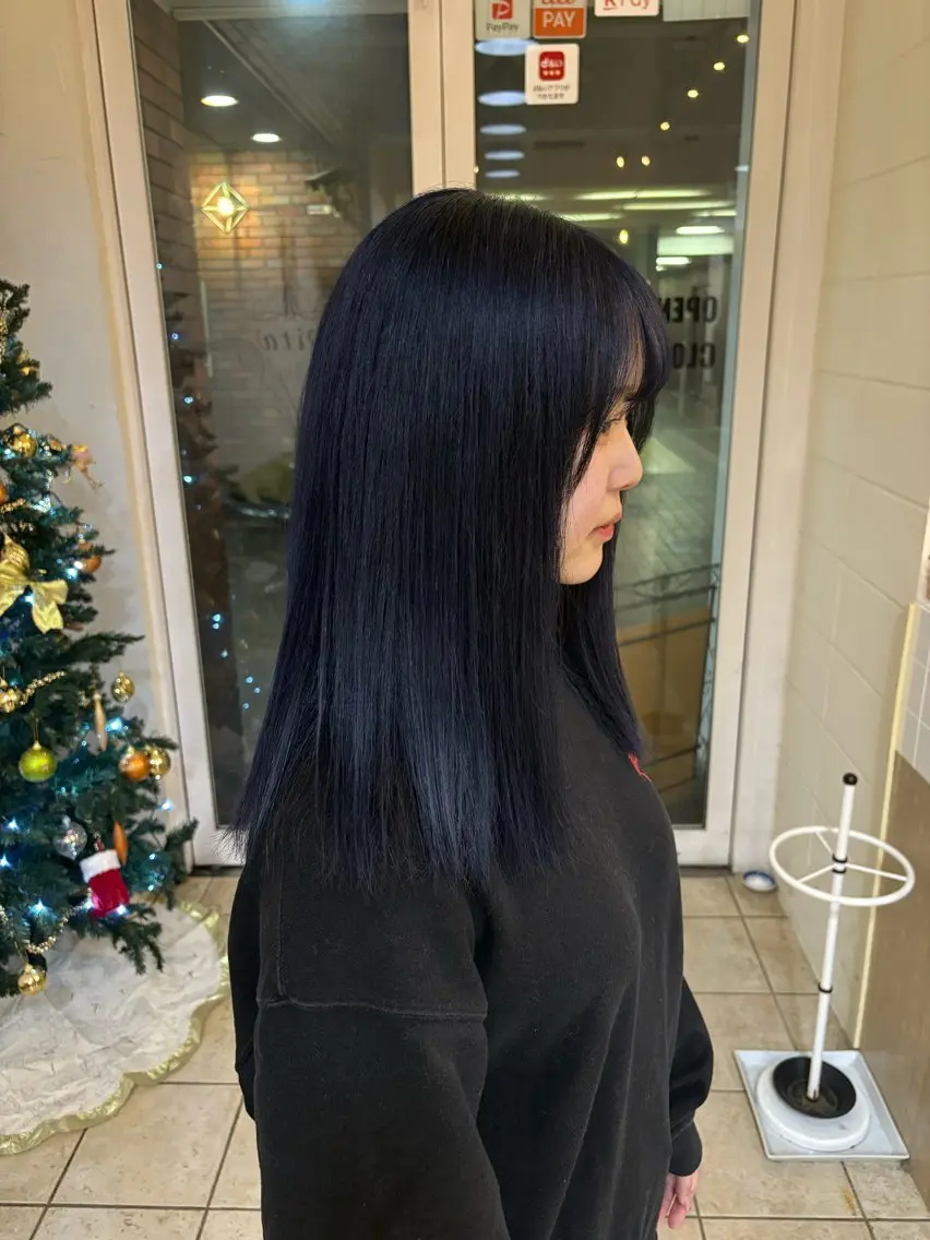 セミロング カラー ネイビーカラー ヘアカラー トリートメント スズキ ユウナのヘアスタイル