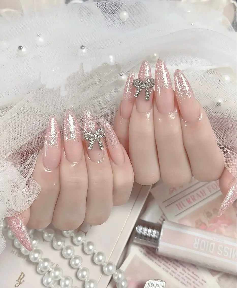 ロング 外国人風カラー 韓国風ヘア ハンドネイル E🌷nail 長さだし専門店のネイルデザイン