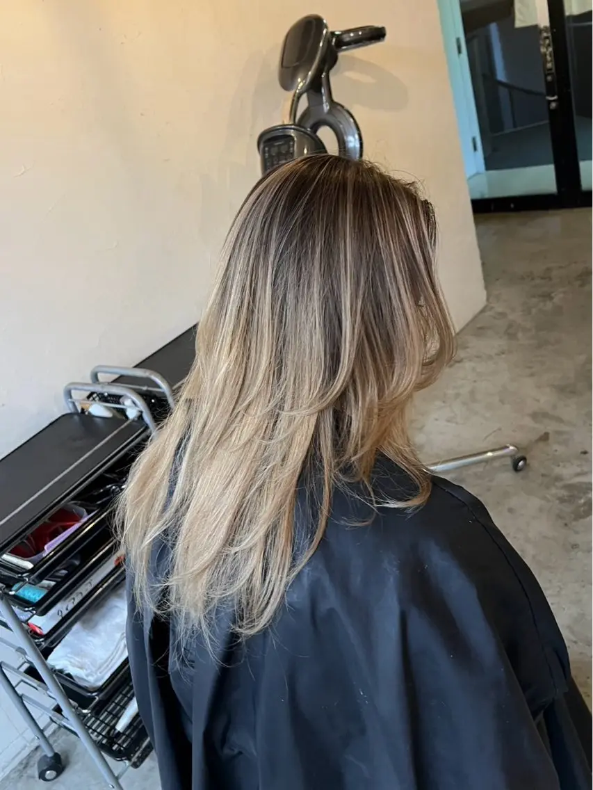 セミロング カラー バレイヤージュ ベージュカラー ホワイトベージュ レイヤーカット ヘアカラー トリートメント 指名数No.1 /NAOYAのヘアスタイル