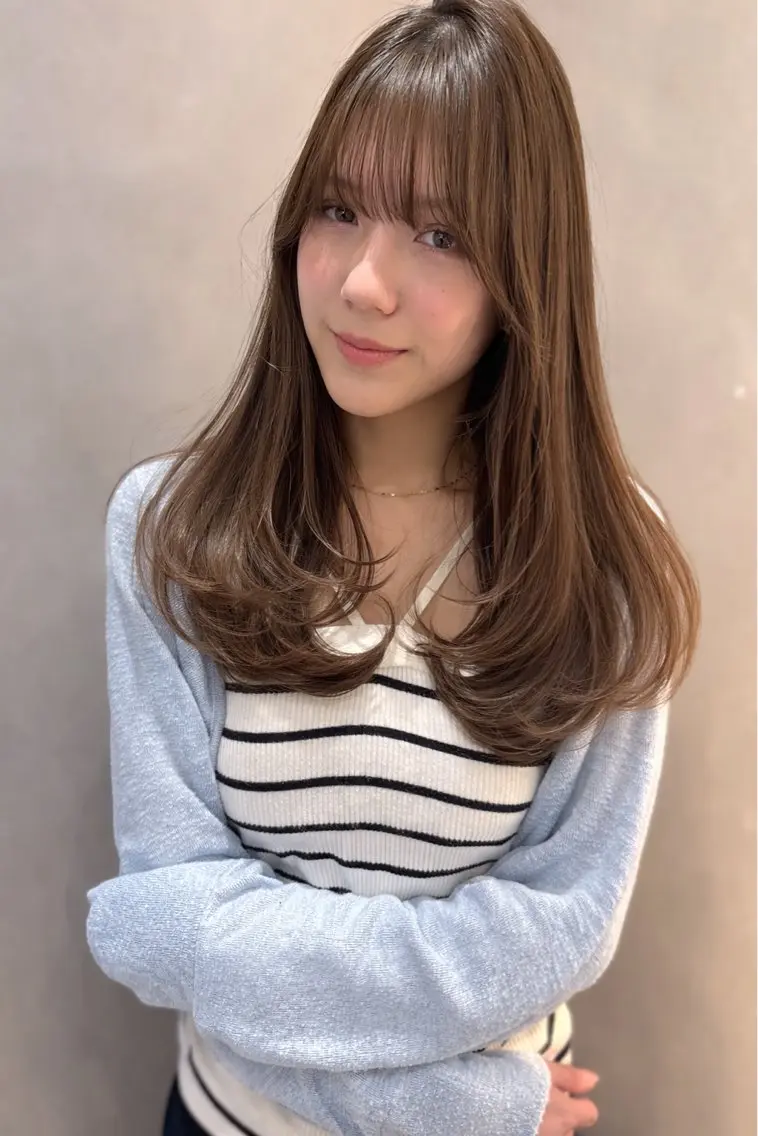 セミロング くびれヘア 顔周りカット 韓国風ヘア レイヤーカット サイドバング カット ヘアカラー 韓国ヘア/レイヤー/ 前髪/髪質改善/石川のヘアスタイル