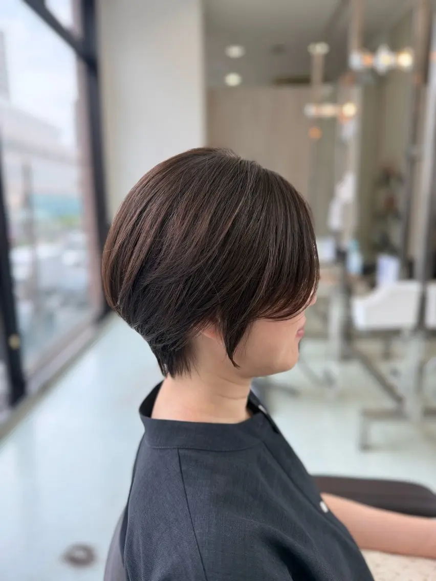 ショート カット ヘアカラー 新井優馬｜縮毛矯正/ 地毛風ストレートのヘアスタイル