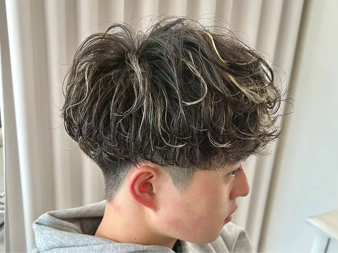 ショート センターパート 韓国ヘア・綾也のヘアスタイル