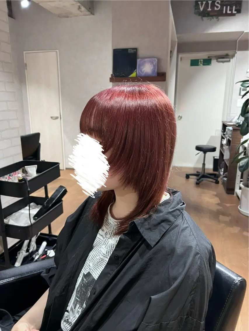 セミロング ヘアカラー イリオモテ レナのヘアスタイル
