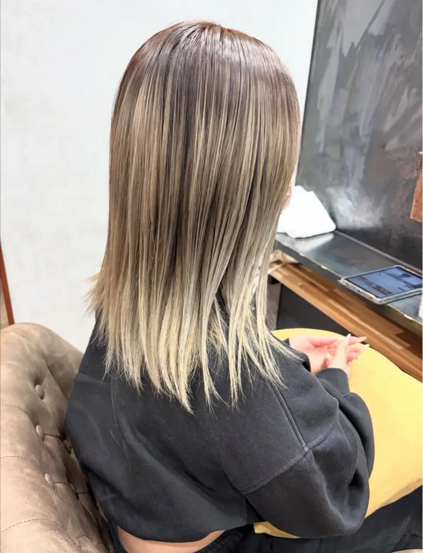 セミロング カラー ヘアアレンジ バレイヤージュ レイヤーカット 烏山 達也のヘアスタイル