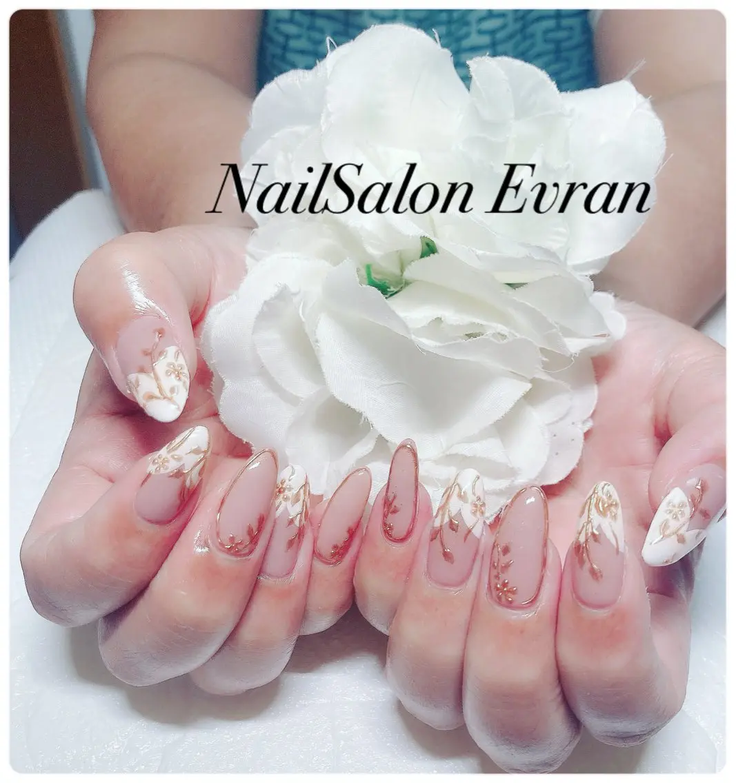 ネイル アートネイル フレンチネイル マグネットネイル ミラーネイル 持ち込み ハンドネイル Nail salon Evranのネイルデザイン