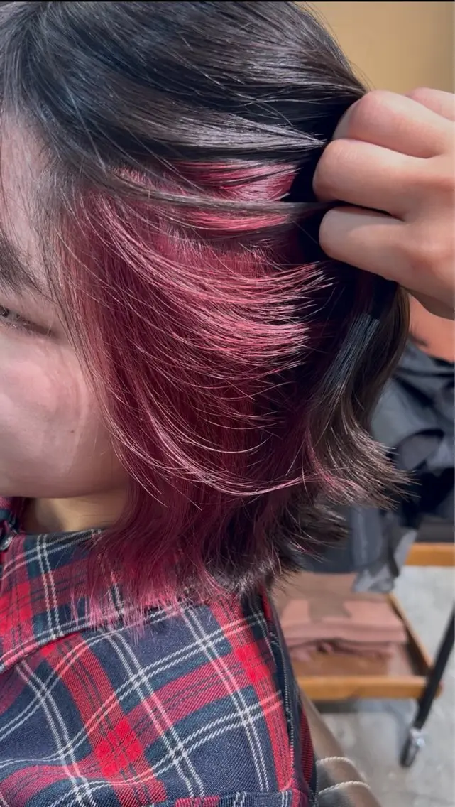 ショート カラー インナーカラー ピンクカラー カット ヘアカラー レイヤーカット/暖色 系/徳田真緒のヘアスタイル