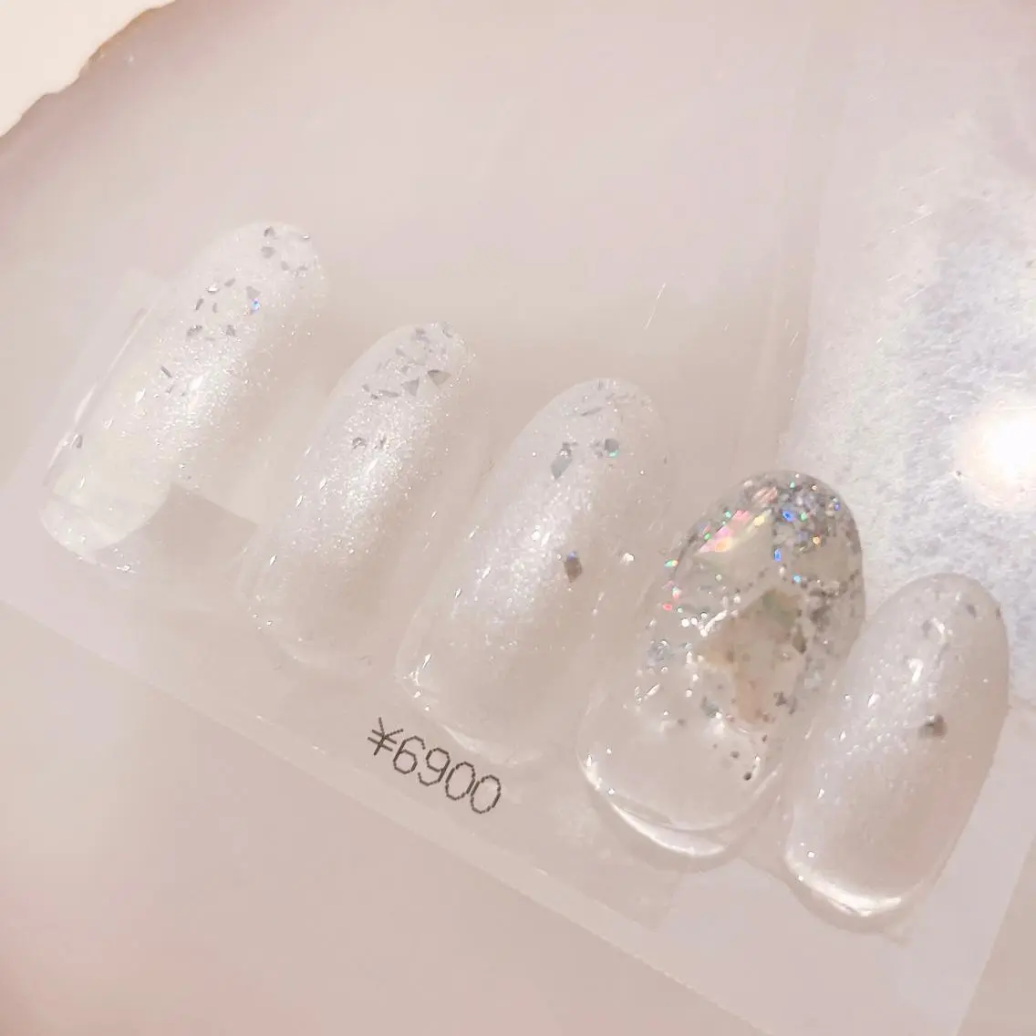 ネイル グラデーション ホログラムネイル シルバー ホワイト ハンドネイル CHIARA nailsのネイルデザイン