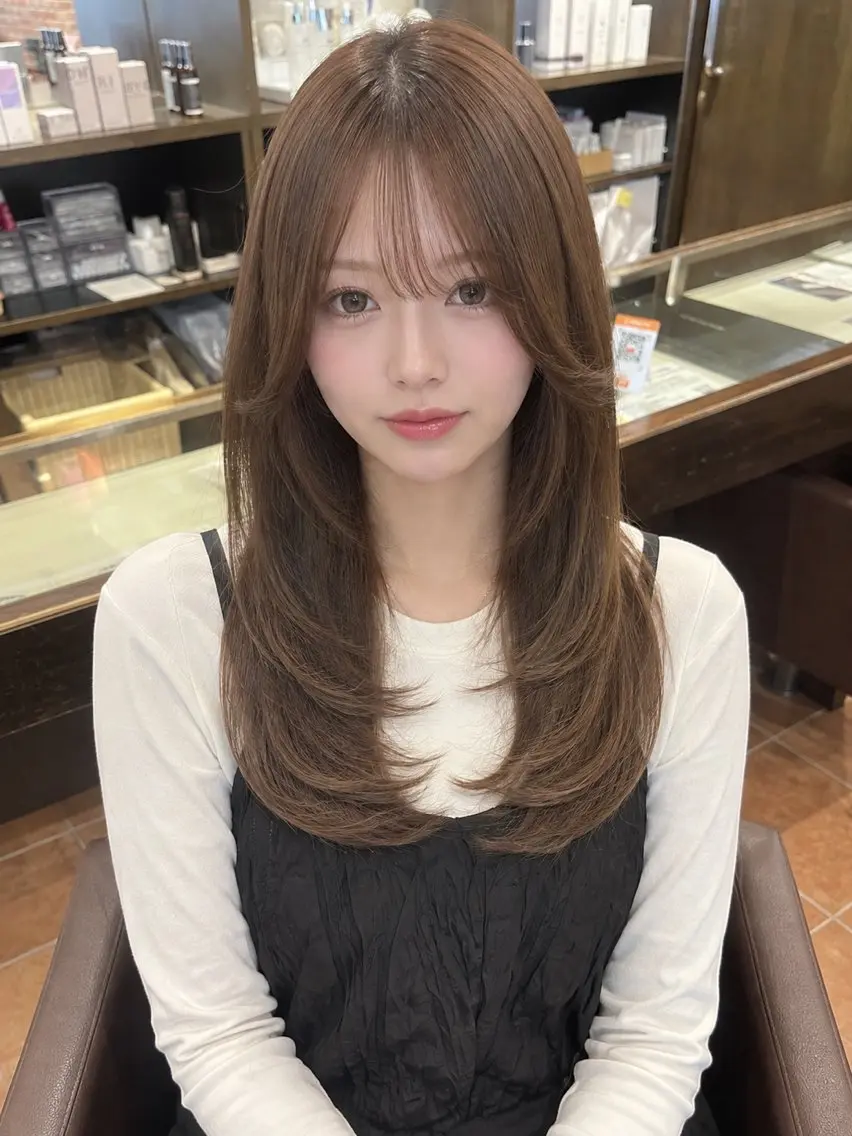 セミロング レイヤーカット ローレイヤー 水野 真伽のヘアスタイル