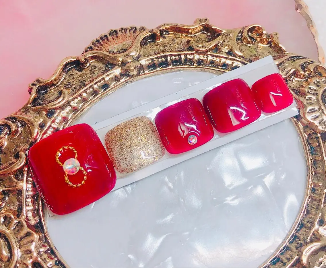 ネイル フットネイル フットネイル CROWN プライベートサロンのネイルデザイン