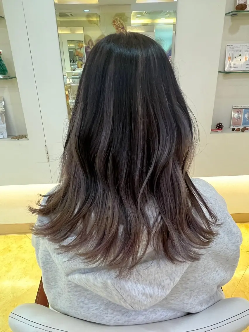 セミロング カット ヘアカラー ケアブリーチカラー 樋口 莉奈のヘアスタイル