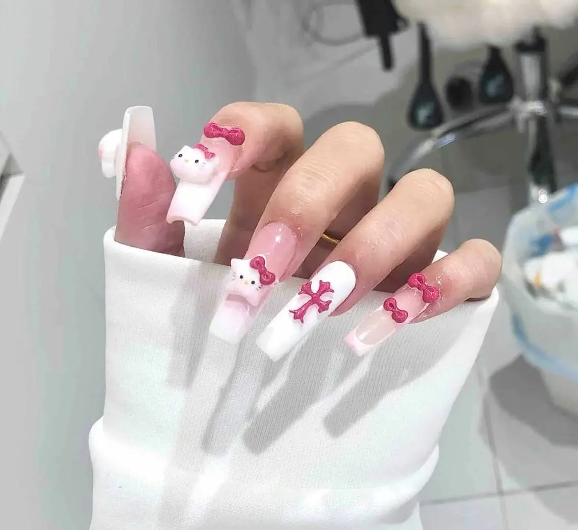 ネイル オーロラネイル フラワーネイル フットネイル フレンチネイル ジェルネイル ハンドネイル BabyYouMi nailのネイルデザイン