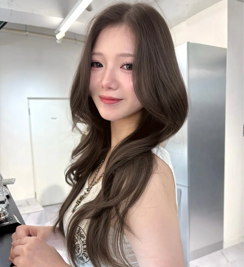 ロング ヘアカラー vivie Madokaのヘアスタイル
