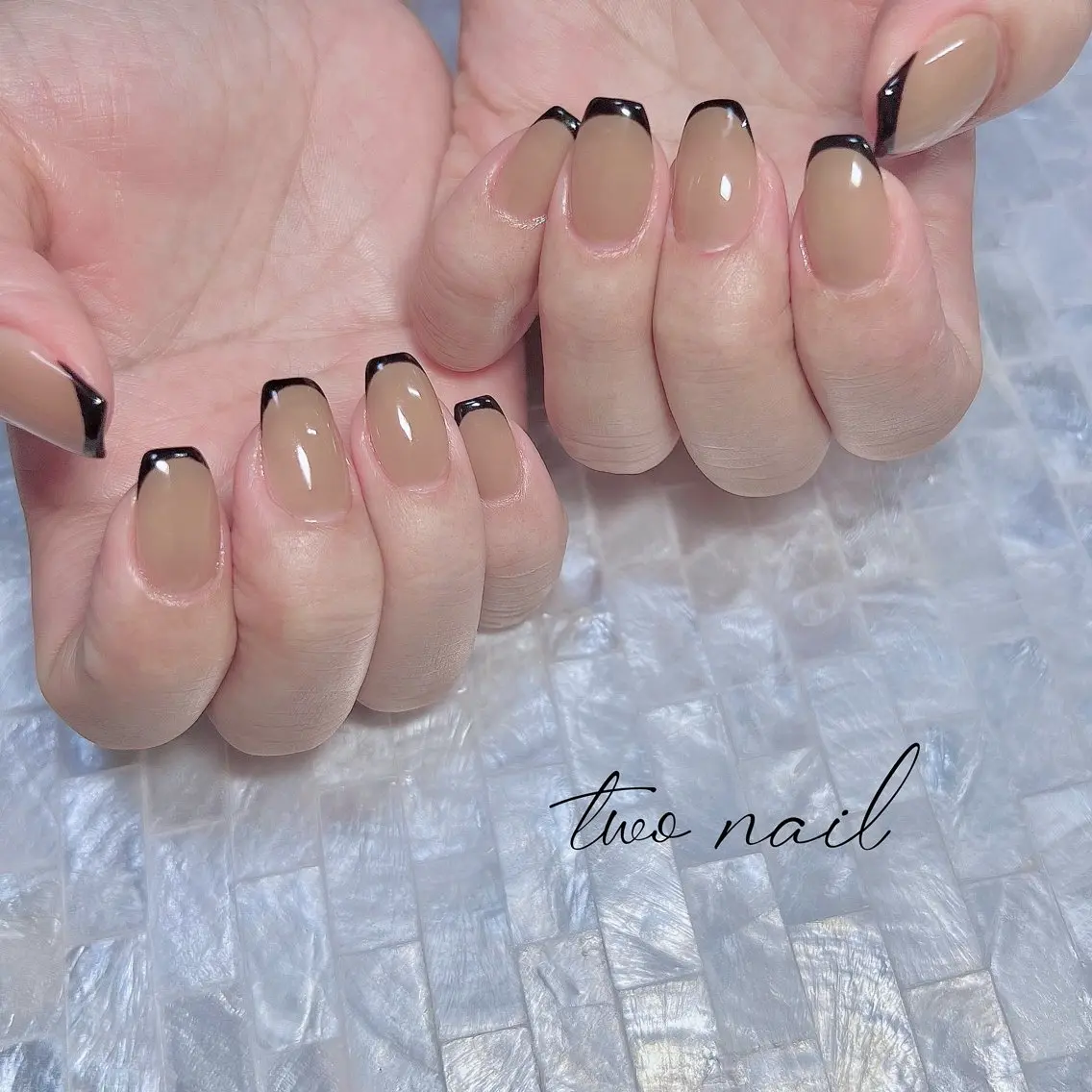 ネイル アートネイル ブラウン ネイルチップ ホワイト ハンドネイル two nailのネイルデザイン