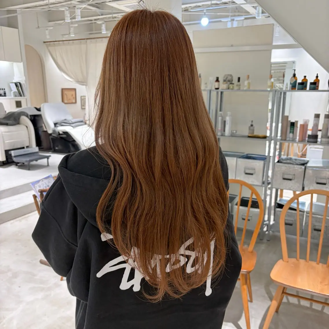 ロング カラー ブラウンカラー ヘアカラー 周東 芽依のヘアスタイル