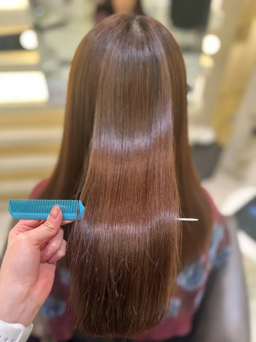 ミディアム カラー 縮毛矯正 タイトボブ個性派カラ ーAKANEのヘアスタイル