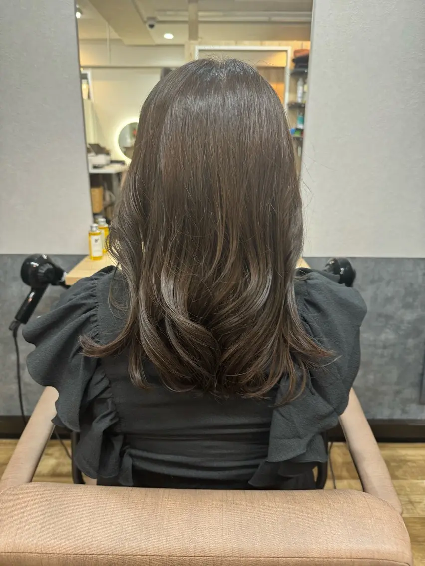 セミロング カラー アッシュ ブルーカラー ブルージュ 透明感カラー reeed konnoのヘアスタイル