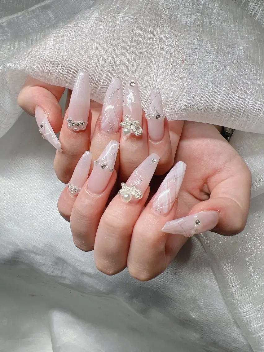 ネイル ハンドネイル Lee Nailsのネイルデザイン