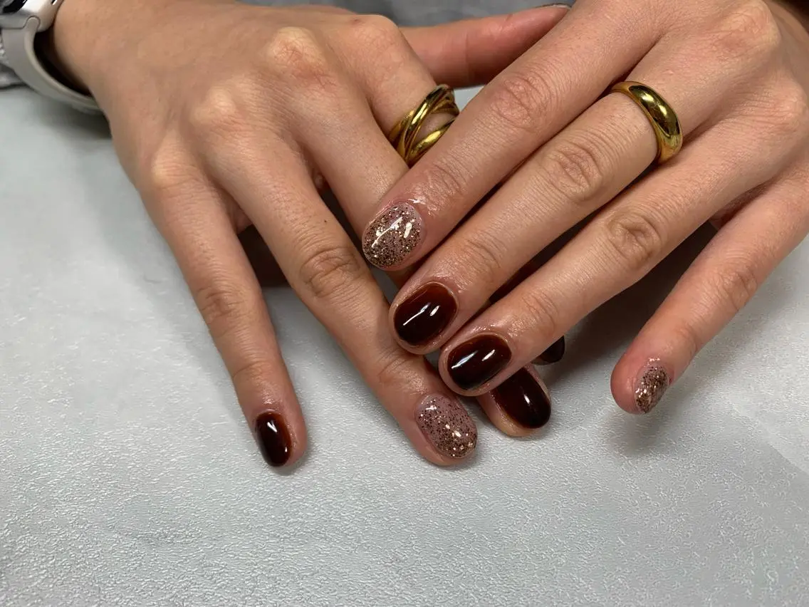 ネイル ブラウン キラキラネイル ラメ(グリッター) ワンカラーネイル ハンドネイル SAKU nail 作島茜のネイルデザイン