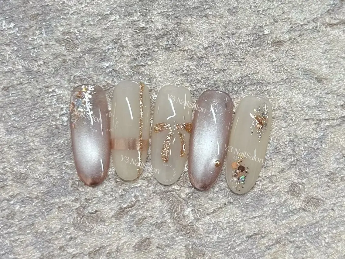 ネイル ゴールド ゴージャス キラキラネイル マグネットネイル ピンク ハンドネイル Y3 NailSalonのネイルデザイン