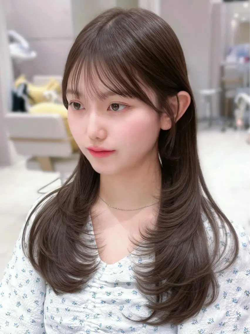 セミロング くびれヘア 韓国風ヘア レイヤーカット シースルーバング 小顔カット カット ヘアカラー トリートメント 赤み消し透明感カラー 似合わせ前髪柴田礼空のヘアスタイル