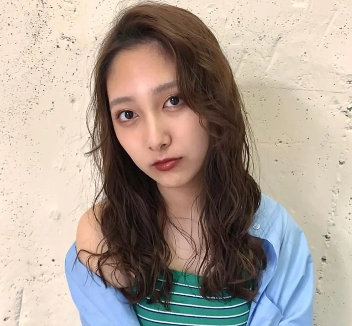ロング ヘアアレンジ かきあげバング ハイトーン🤍 古江 実夢のヘアスタイル