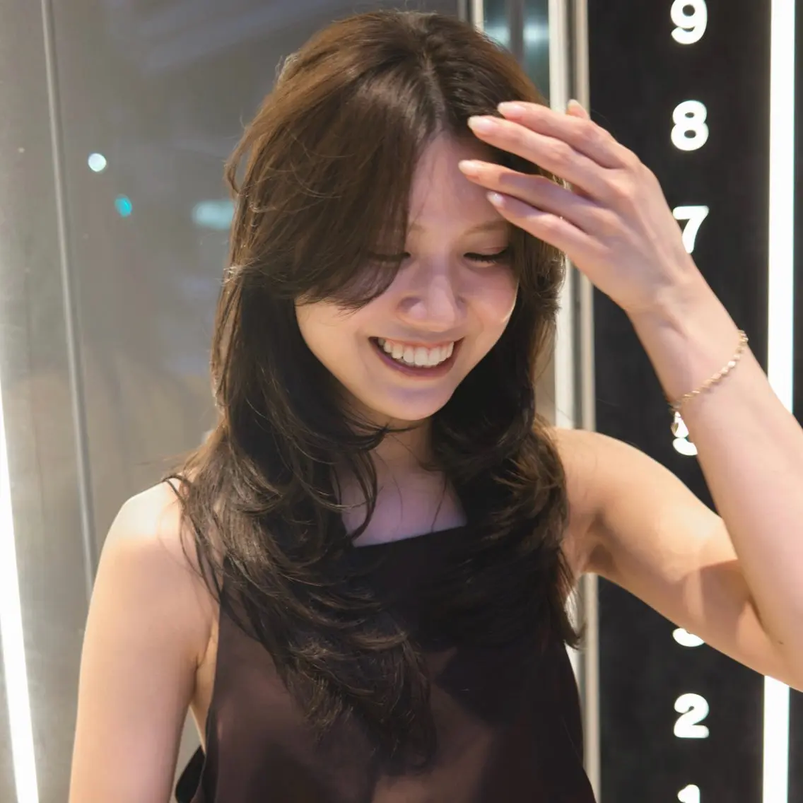 ロング カラー ロングレイヤー ハッシュカット レイヤーカット ロング カット ヘアカラー トリートメント 東山 涼嘉のヘアスタイル