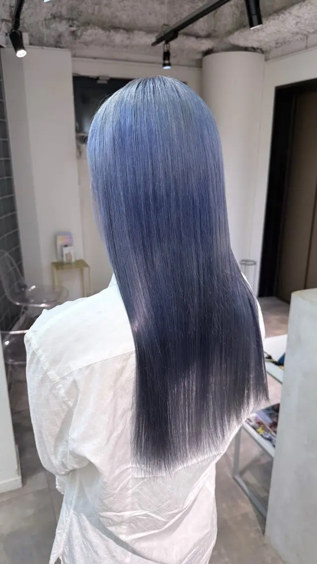 カラー ブリーチ 小川 桃佳のヘアスタイル