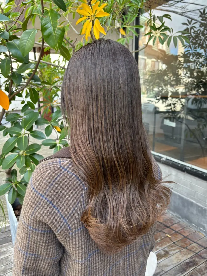 カラー 上山 結菜のヘアスタイル