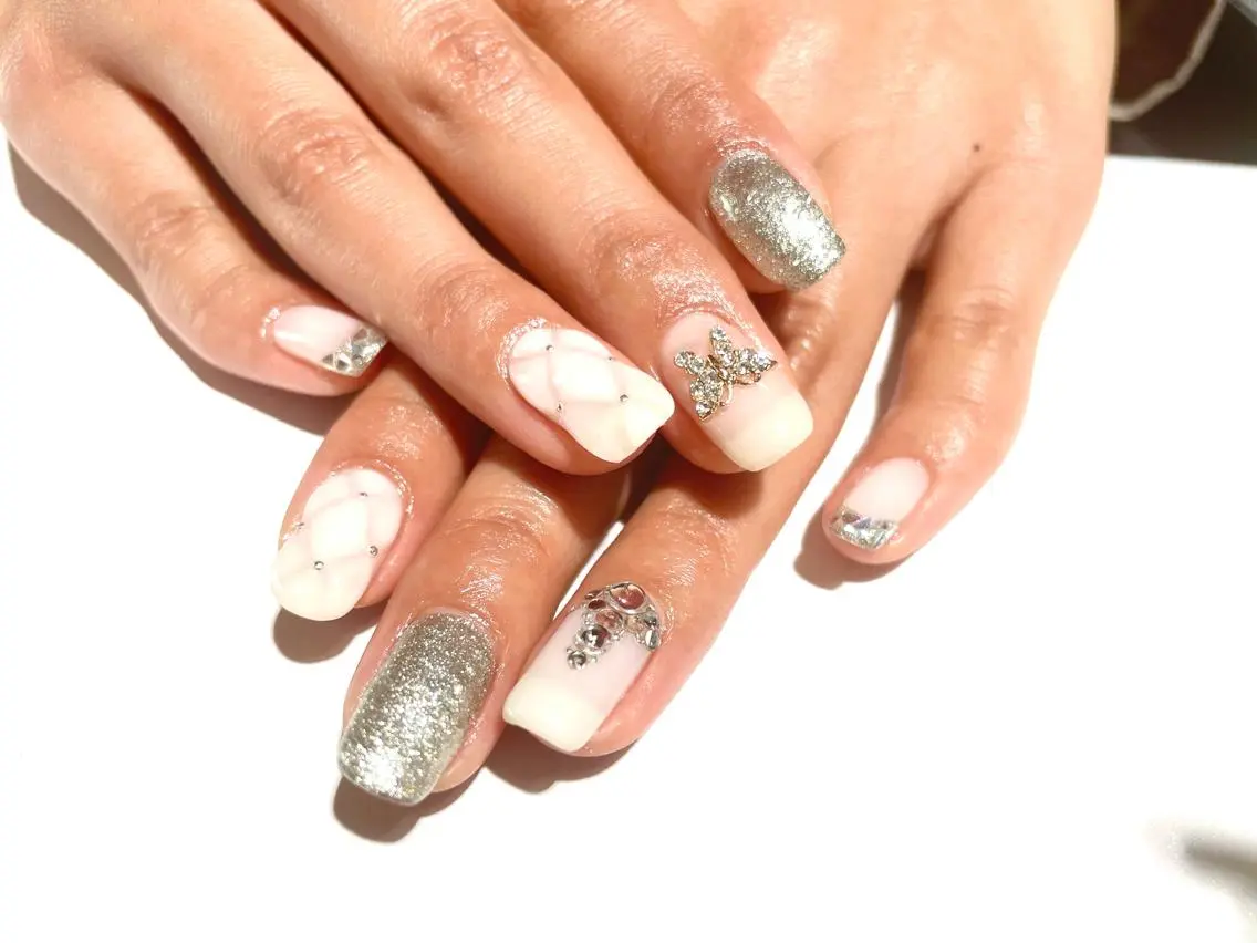 ネイル キラキラネイル ワンカラーネイル ピンク ハンドネイル フットネイル Aila.nail _F_AYUMIのネイルデザイン