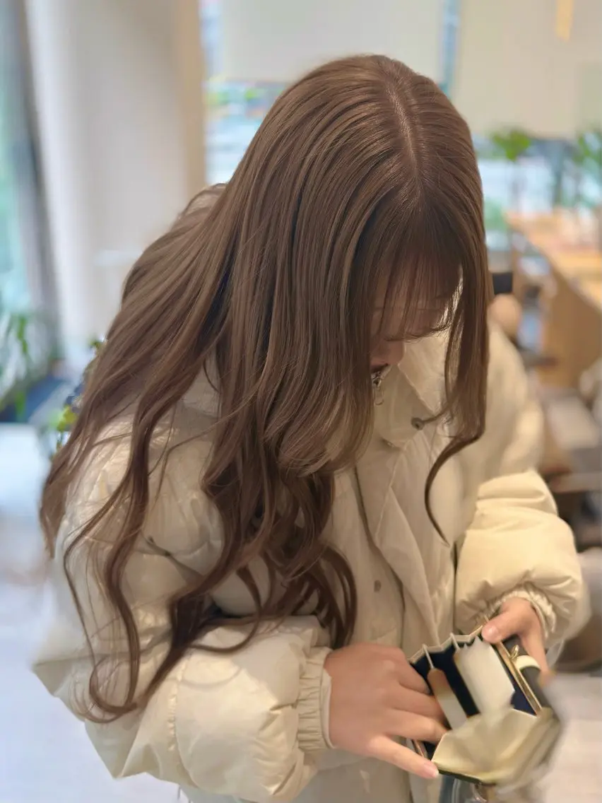 ロング カラー ヘアカラー トリートメント ヘッドスパ ヘアセット ミオ💎ショート 透ける暗髪のヘアスタイル