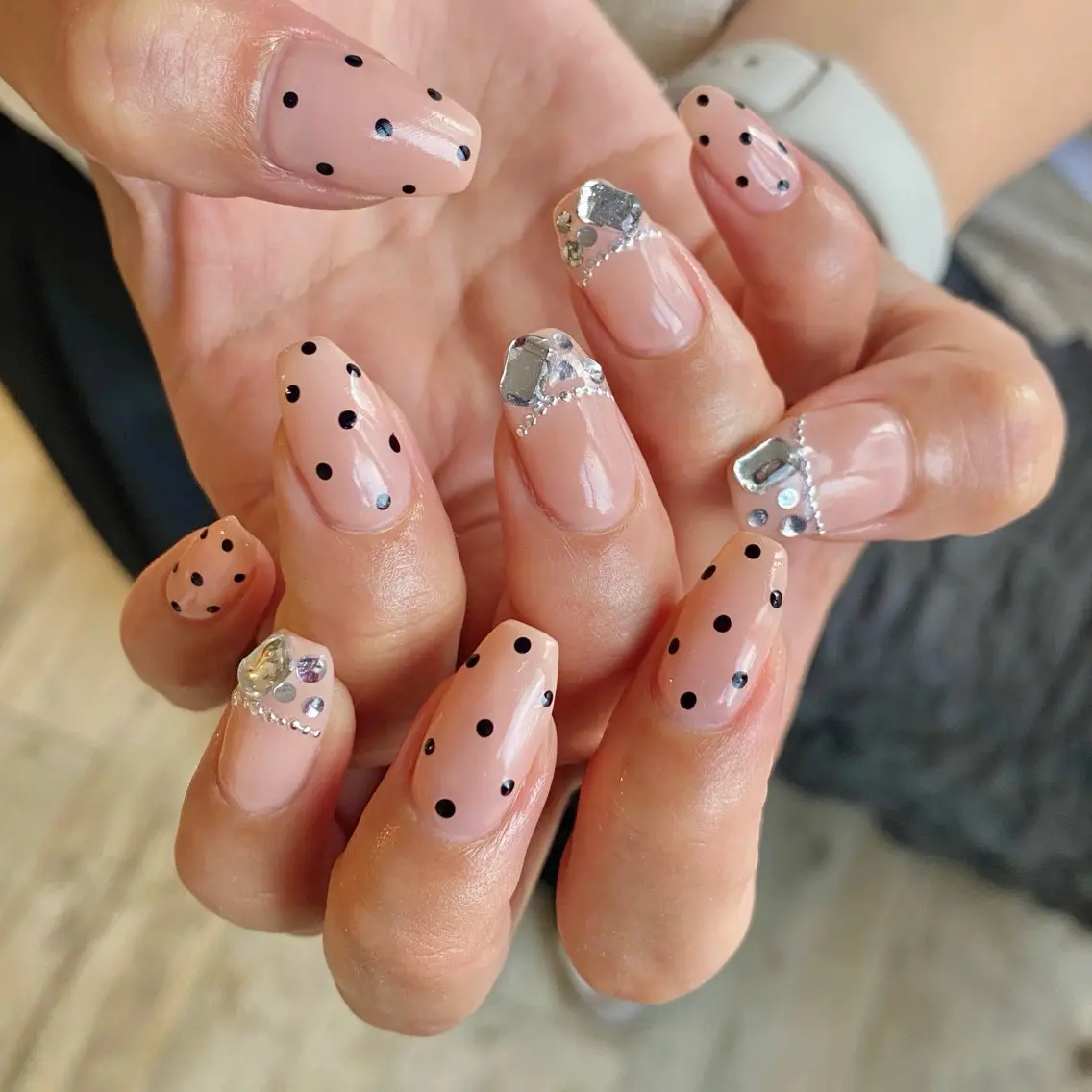 ネイル ドット ガーリー Loca.nails Kasumiのネイルデザイン