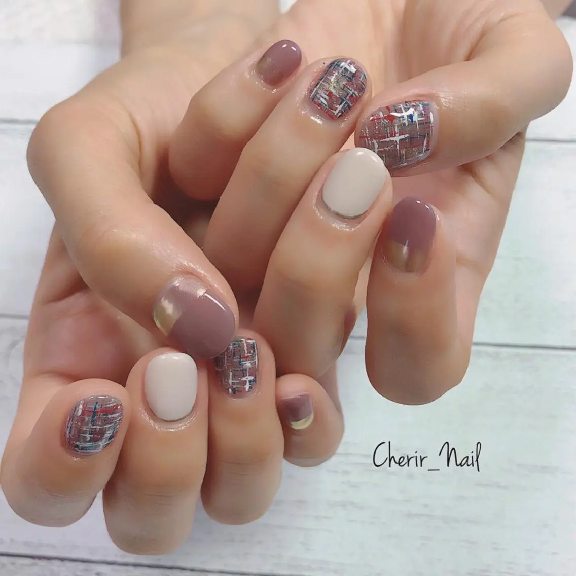 ネイル ブラウン カジュアル ワンカラーネイル ショートネイル ツイードネイル Cherirnail kaoriのネイルデザイン