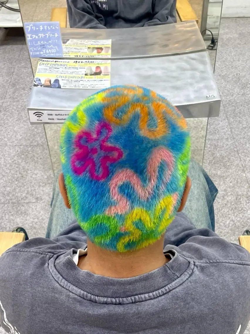 ショート カラー メンズ カット ヘアカラー 👽KINA👽 派手髪🦖💖✨のヘアスタイル