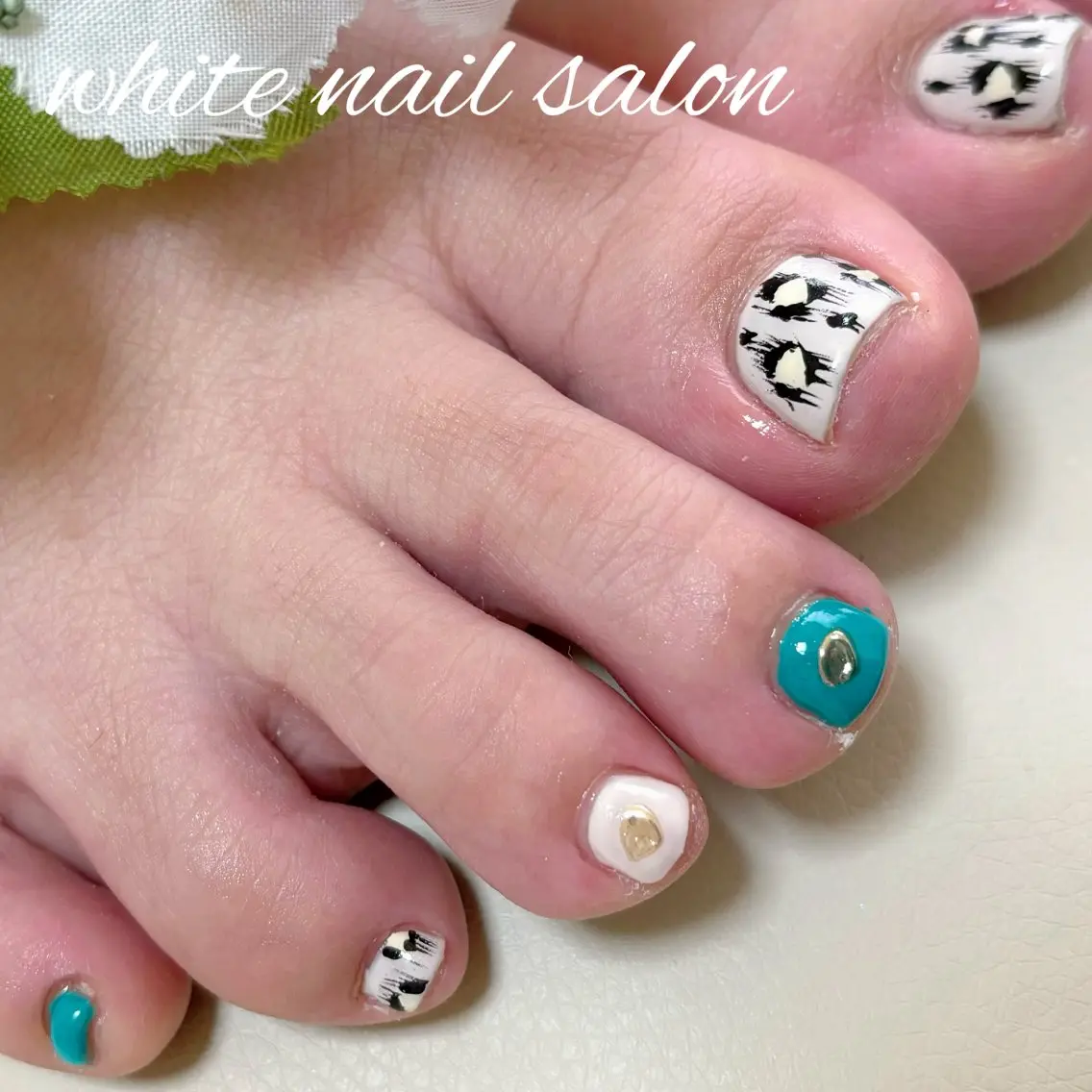 ネイル ホワイト フットネイル white nail salonのネイルデザイン