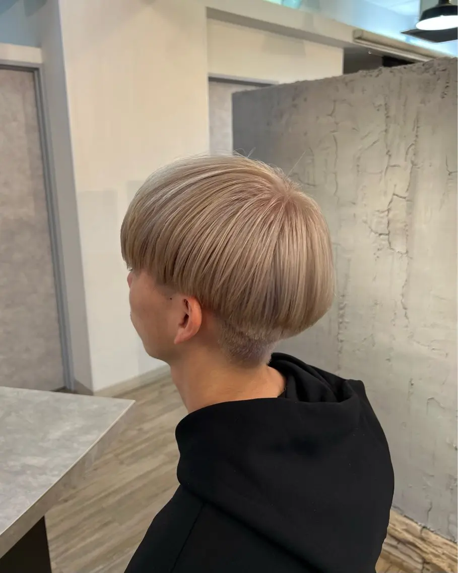カラー メンズ メンズブリーチ 黒髪 ブリーチ ブロンド ホワイトブロンド カット ヘアカラー トリートメント いぐちしょうた🫧 VISAGEbaskのヘアスタイル