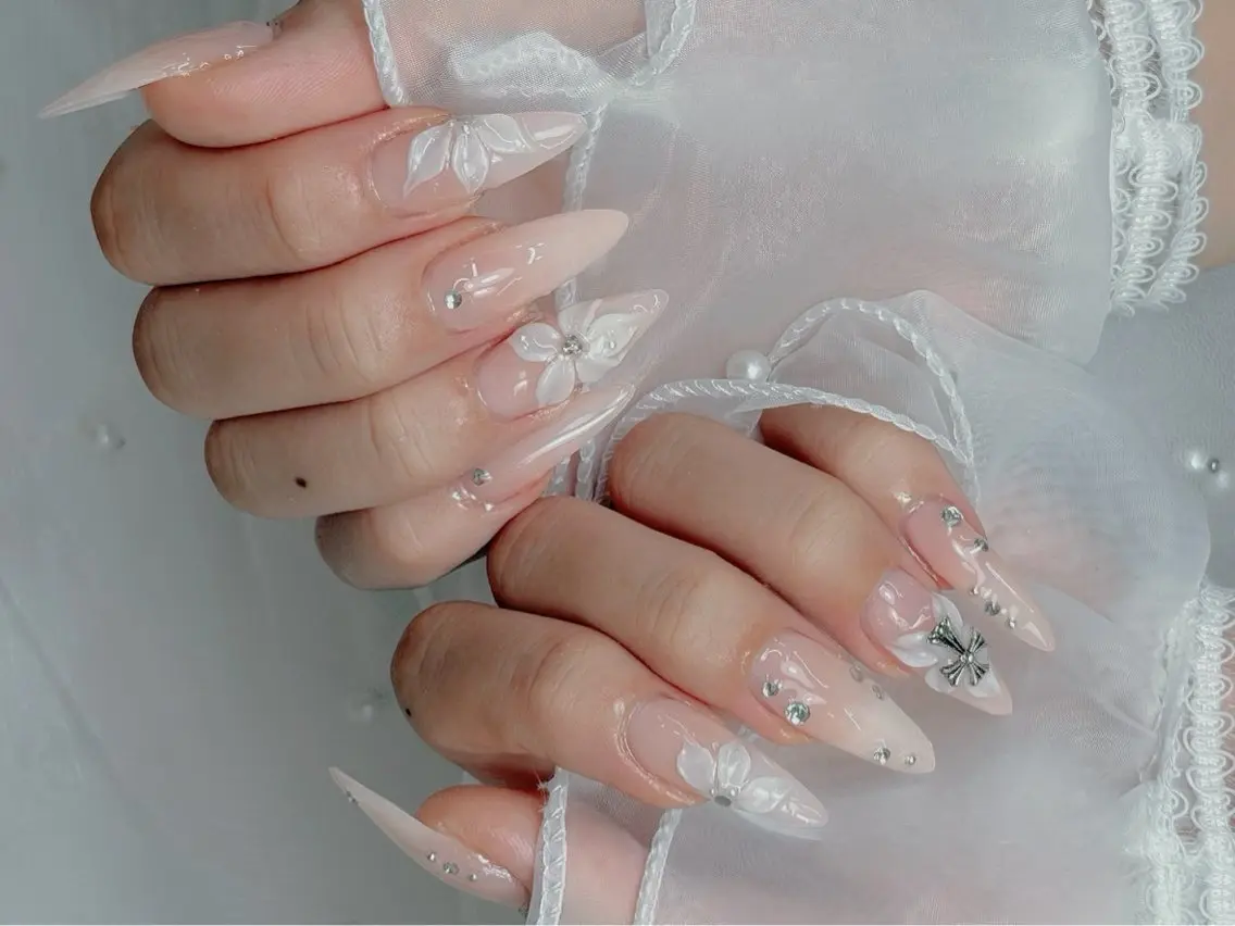 ネイル アートネイル ジェルネイル 韓国ネイル ロングネイル 持ち込み ハンドネイル Blingg NailStudioのネイルデザイン