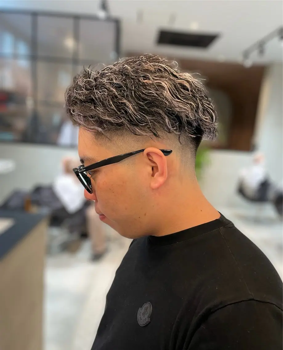 カラー メンズ メンズハイライト メンズパーマ ハイライトカラー カット ヘアカラー パーマ SALOWIN熊本 YUTOのヘアスタイル
