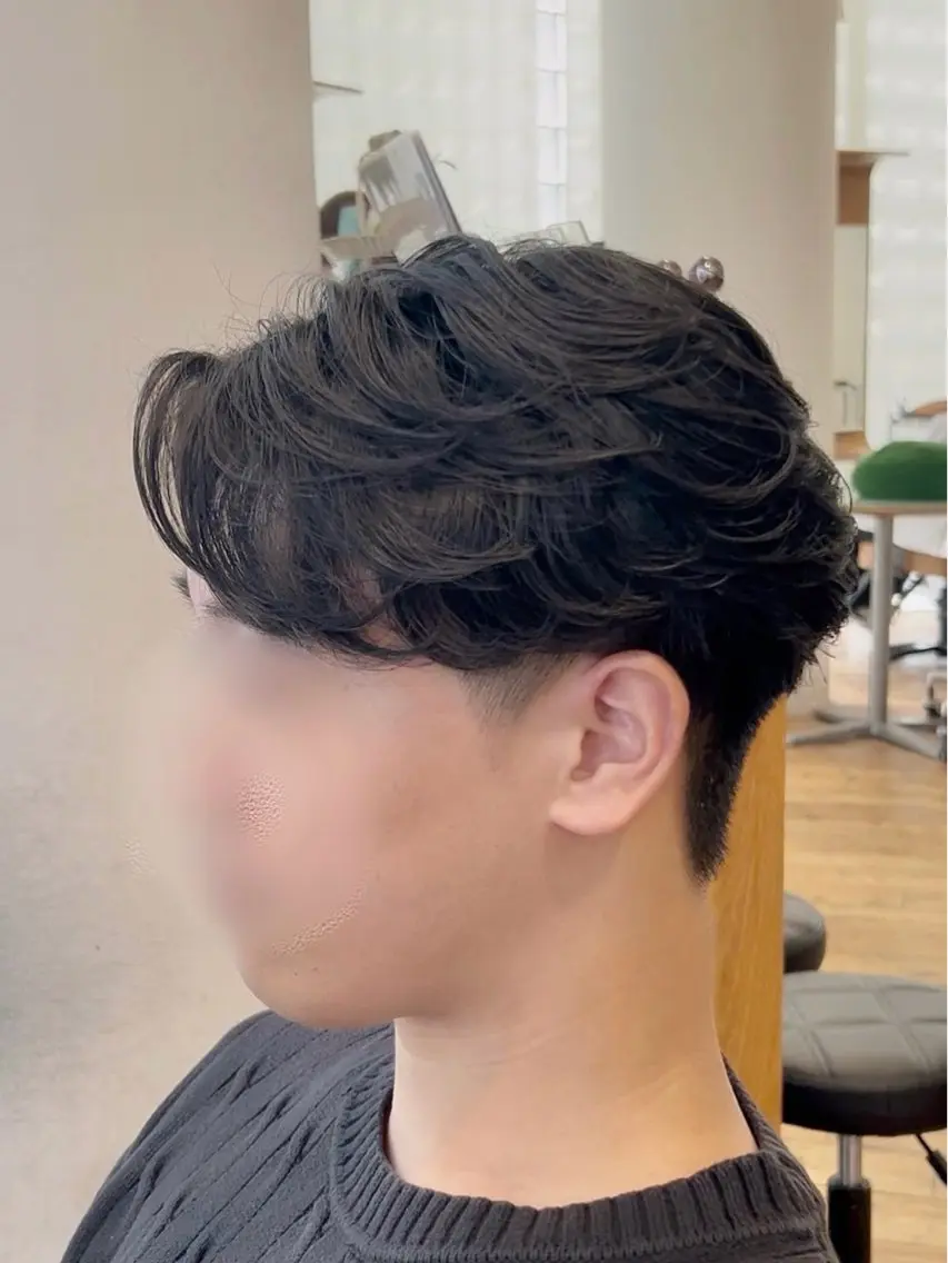 ミディアム パーマ メンズ ミディアムパーマ フェザーパーマ メンズパーマ カット パーマ Koki/ メンズヘア特化のヘアスタイル