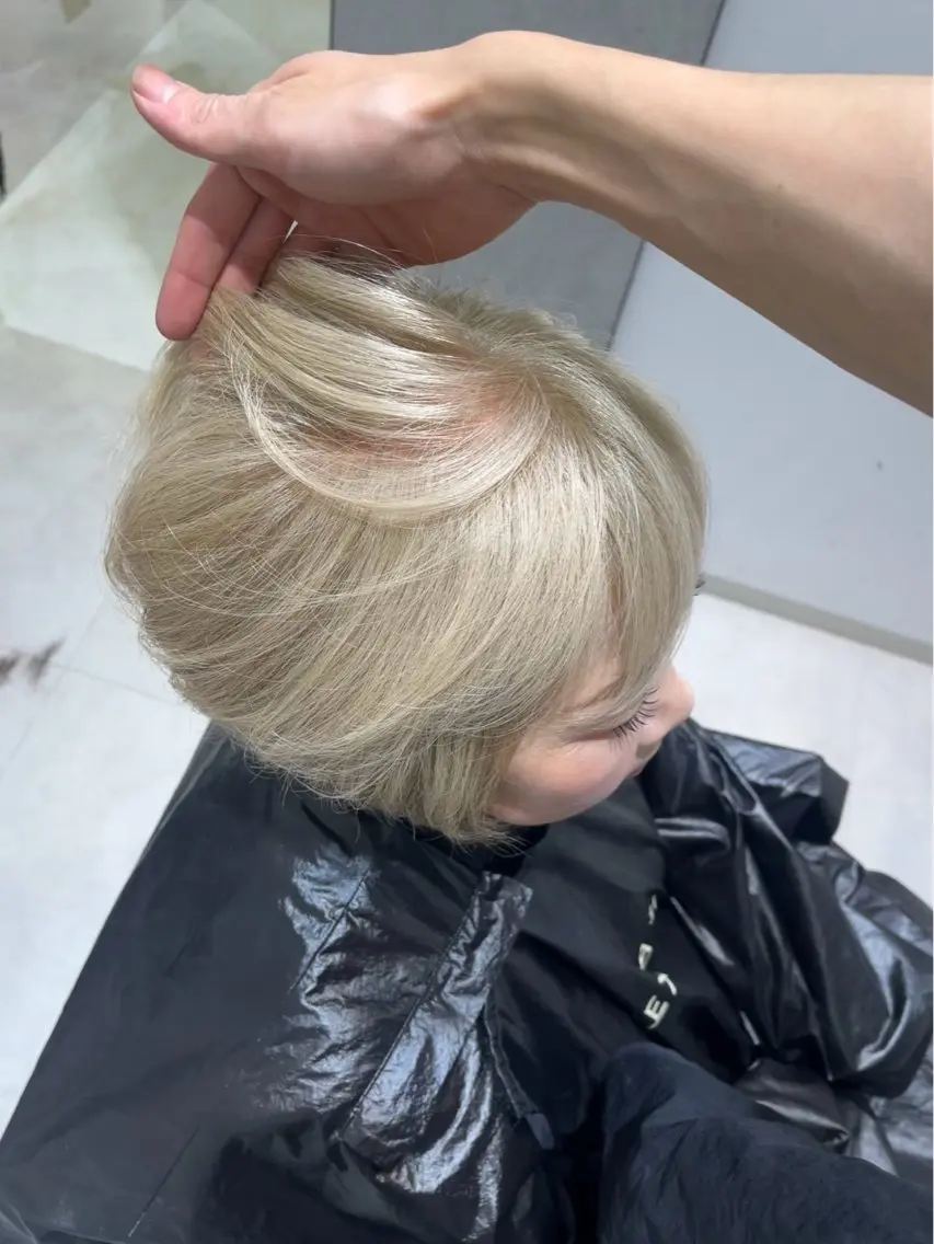 ショート カット ヘアカラー 廣庭 勇人のヘアスタイル