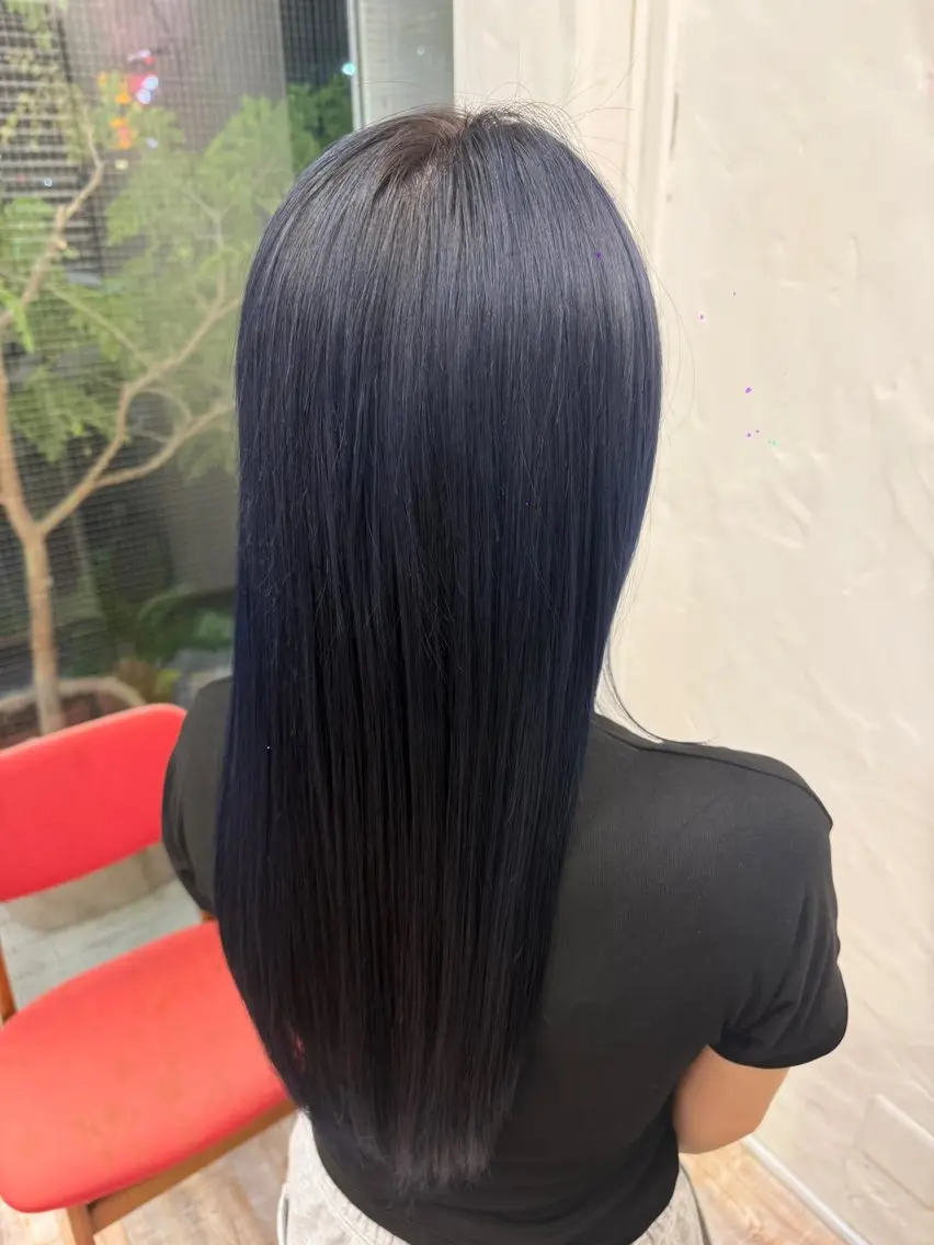 ロング カラー ブリーチ ブルーカラー ブルーラベンダー ラベンダーカラー 山崎 更紗のヘアスタイル