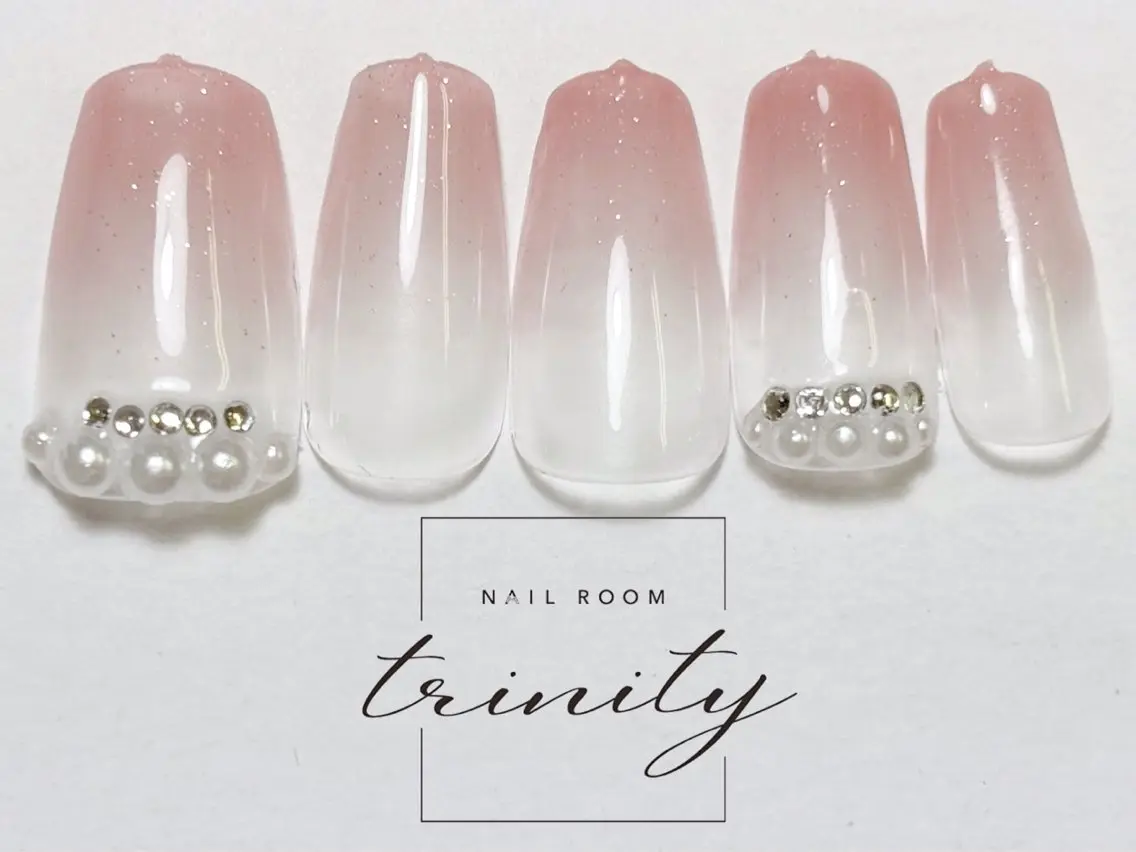 ネイル ハンドネイル Trinity ネイリストスタッフのネイルデザイン