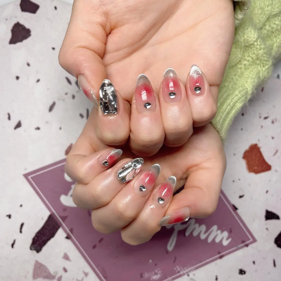 ネイル H1 NAIL エミのネイルデザイン