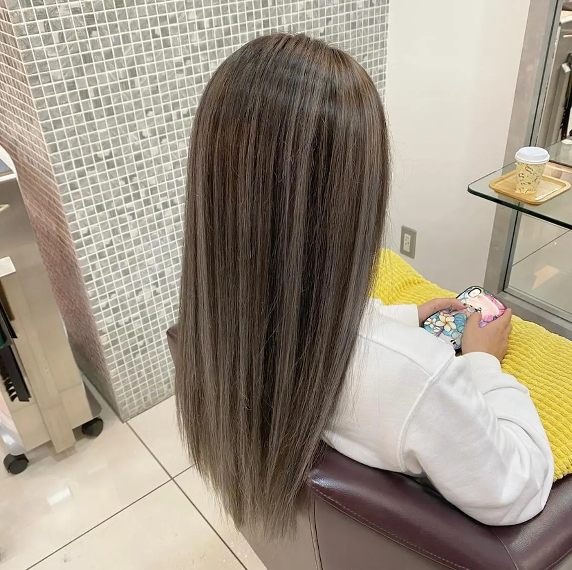 ロング カラー アッシュ アッシュグレー アッシュグレージュ バレイヤージュ 透明感カラー カット ヘアカラー トリートメント 鈴木 翔梧のヘアスタイル