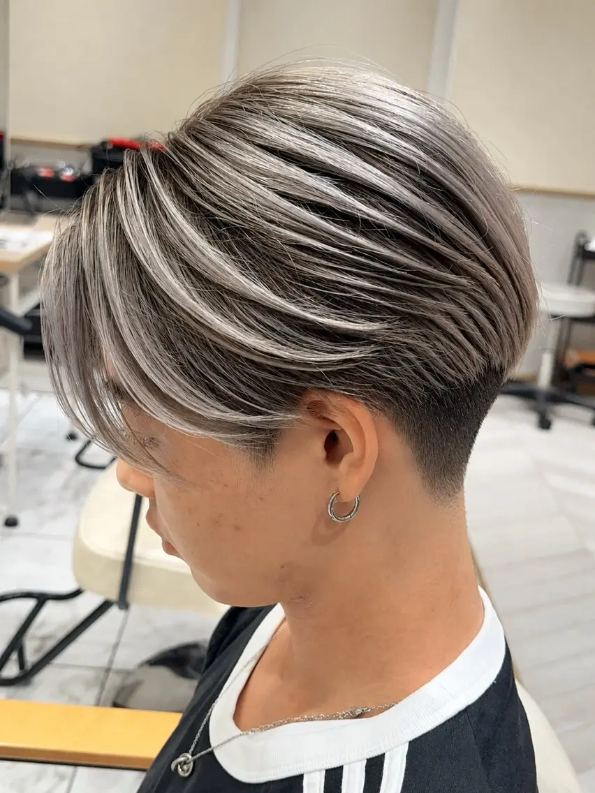 ミディアム カラー メンズ メンズバレイヤージュ センターパート バレイヤージュ レイヤーカット ヘアカラー メンズ/ハイトーン /縮毛矯正/木村神心のヘアスタイル
